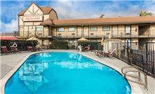 Key inn and Suites Tustin - Pool at the in