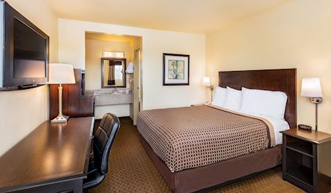 One Queen Bed at Key Inn and Suites, Tustin
