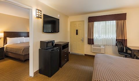 Key Inn and Suites, Tustin offering Suite